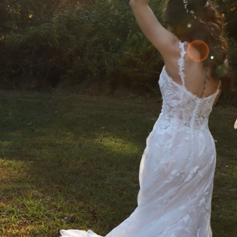 Elegant White Lace Wedding Dress